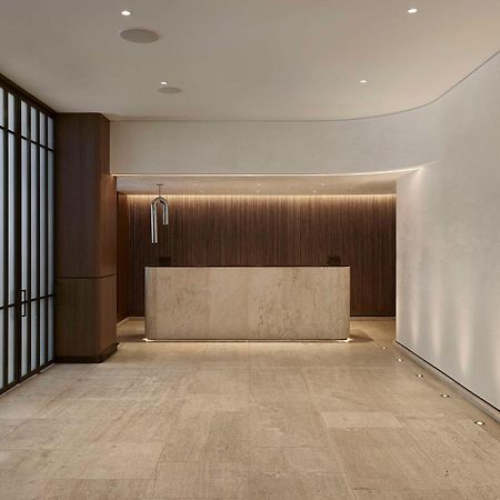 Vogue Hotel Montreal Downtown, Curio Collection By Hilton Kültér fotó