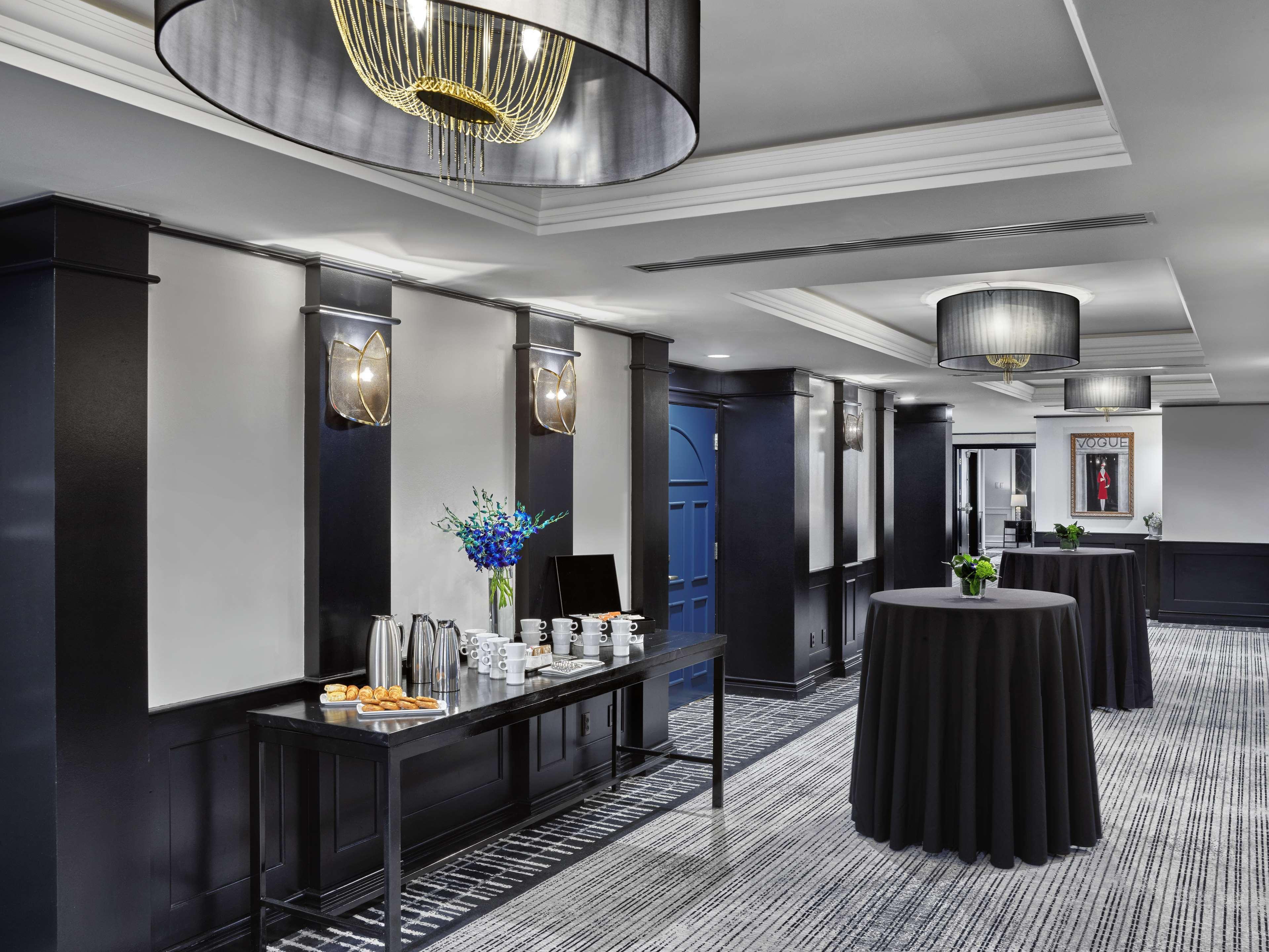 Vogue Hotel Montreal Downtown, Curio Collection By Hilton Kültér fotó