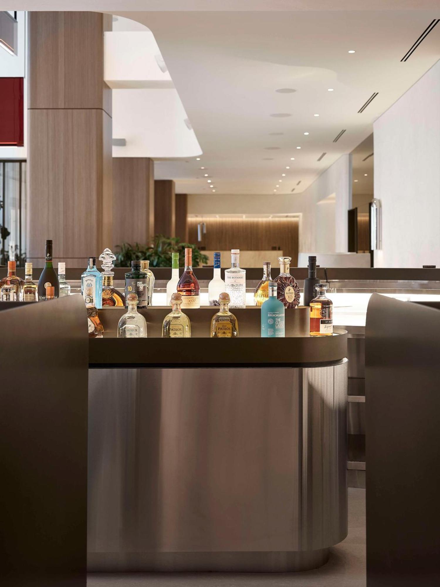 Vogue Hotel Montreal Downtown, Curio Collection By Hilton Kültér fotó