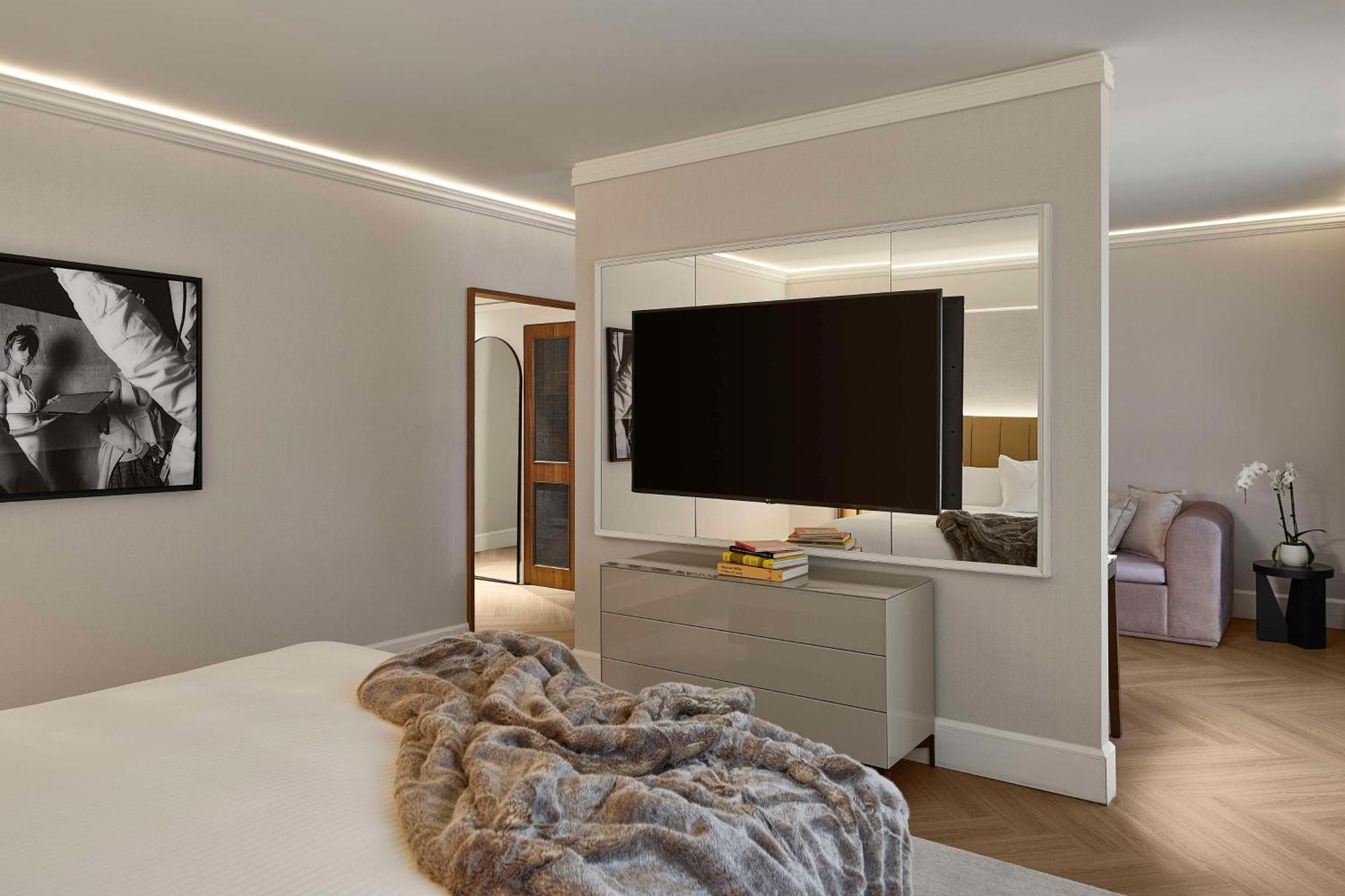 Vogue Hotel Montreal Downtown, Curio Collection By Hilton Kültér fotó