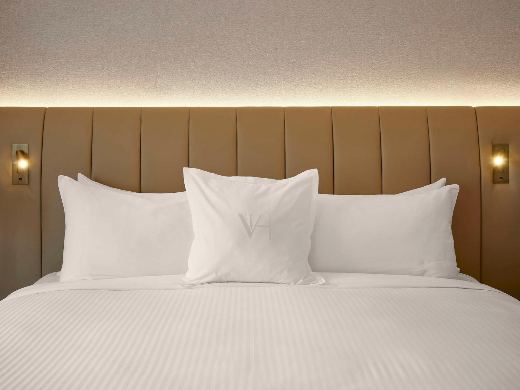 Vogue Hotel Montreal Downtown, Curio Collection By Hilton Kültér fotó