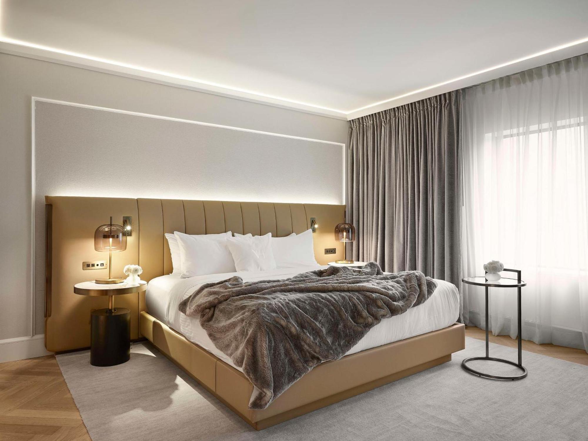 Vogue Hotel Montreal Downtown, Curio Collection By Hilton Kültér fotó
