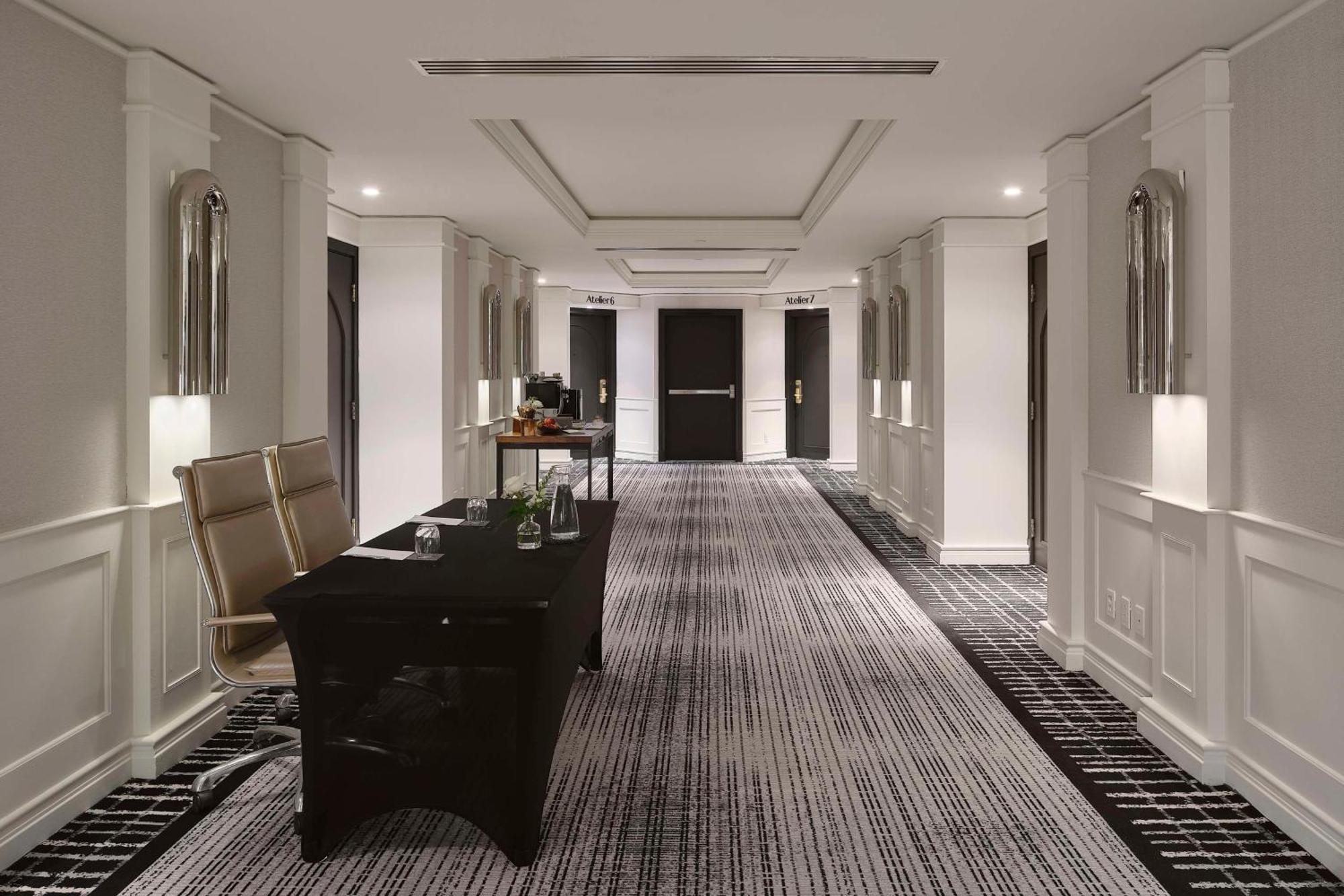 Vogue Hotel Montreal Downtown, Curio Collection By Hilton Kültér fotó