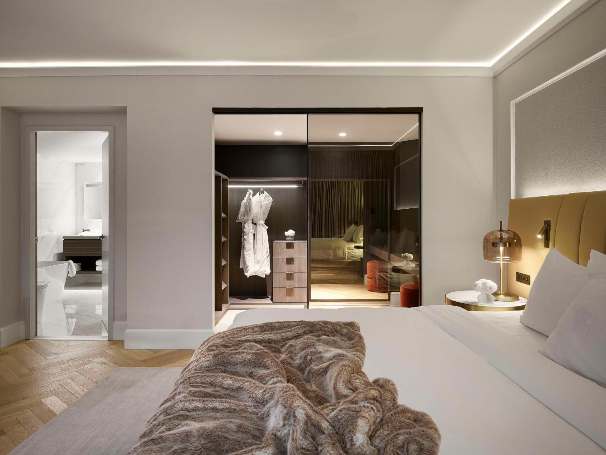 Vogue Hotel Montreal Downtown, Curio Collection By Hilton Kültér fotó