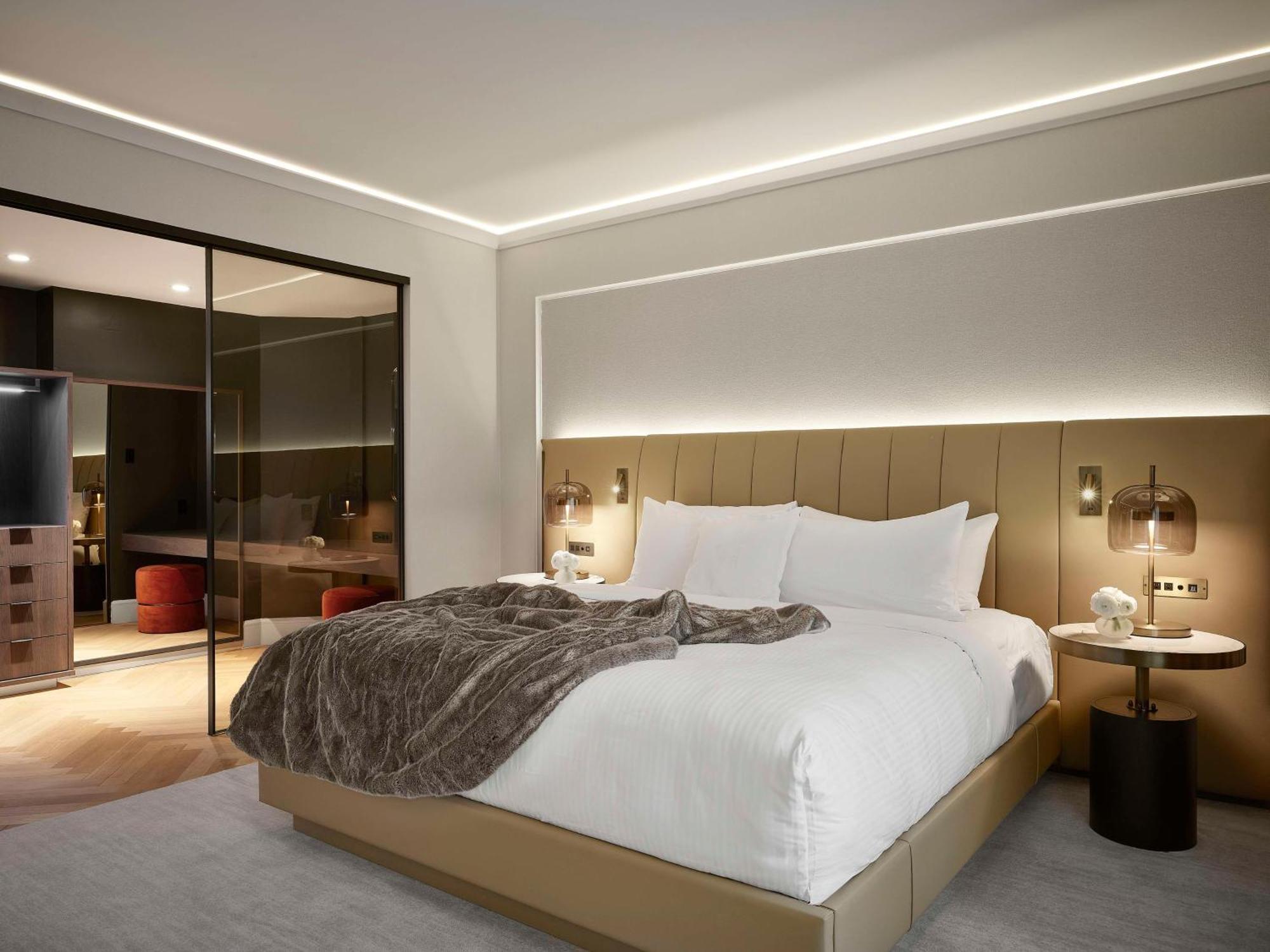 Vogue Hotel Montreal Downtown, Curio Collection By Hilton Kültér fotó